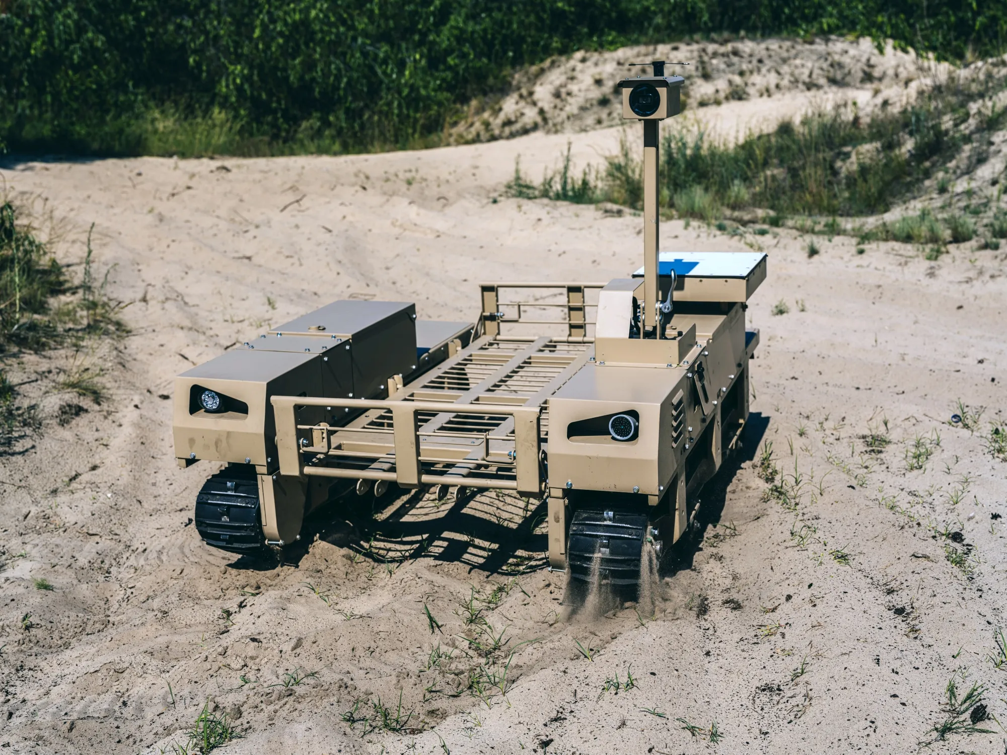 ТерМІТ створено для логістики, перевезення поранених та загиблих солдатів або доставки боєприпасів та їжі.
